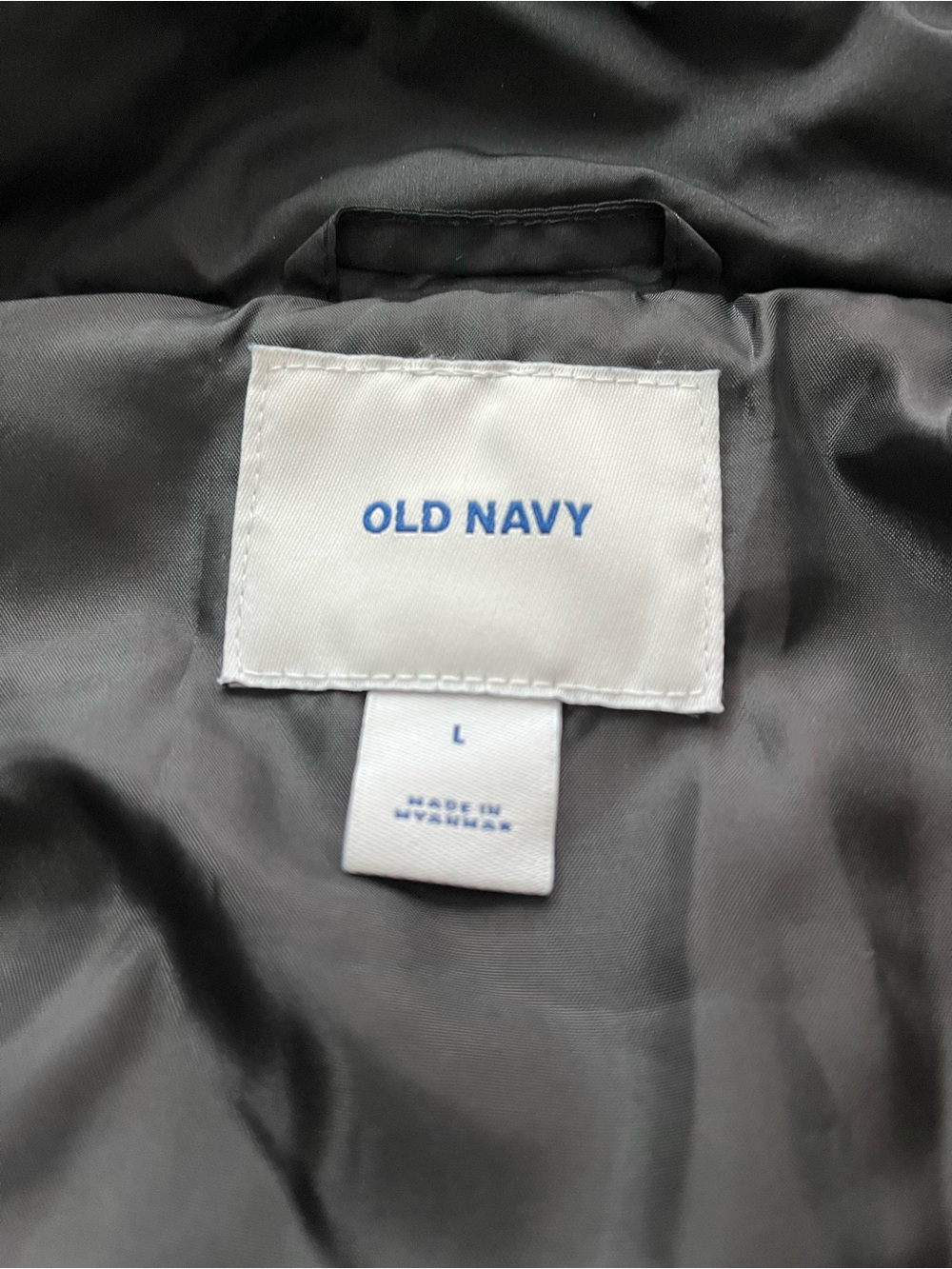 Old Navy Women’s  Quilted Sleeveless Puffer Vest - Black - Picture 4 of 6